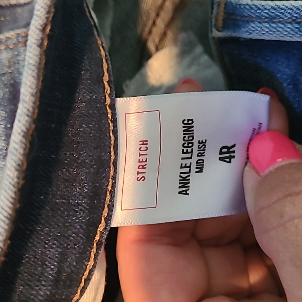 Express jeans size 4, distressed - Picture 3 of 10